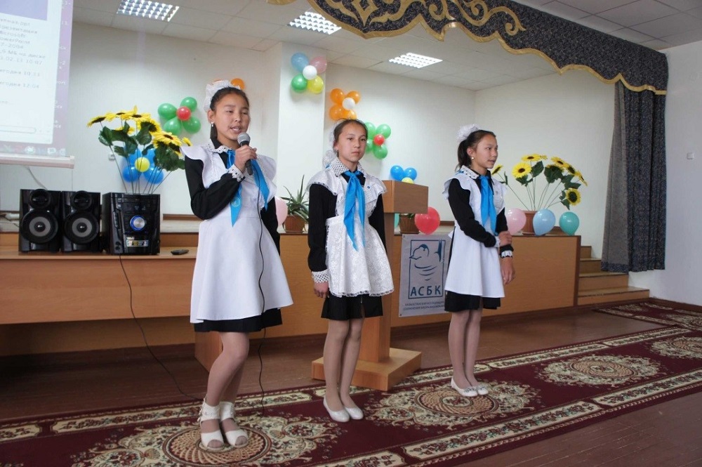 Children recited their saiga poems for visitors